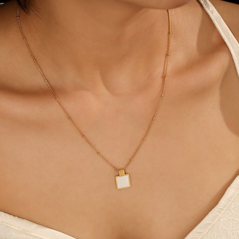 Golden Aura Square Shell Pendant Necklace ｜ 46cm / 18‘