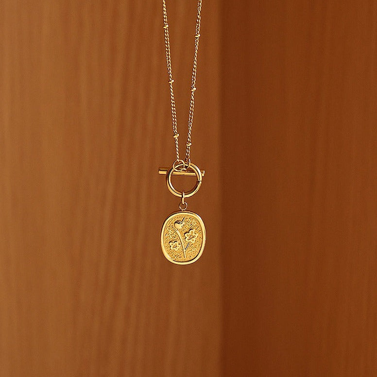 Gold-Plated Titanium Steel Necklace with Carved Floral Pendant and OT Clasp Design ｜ 47.5cm/18.7‘